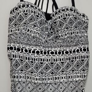 Black and White Geometric Swimsuit 3X